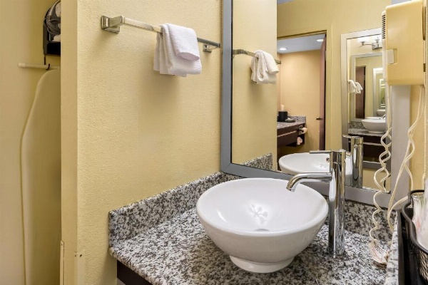 Best Western Knoxville Suites image 18