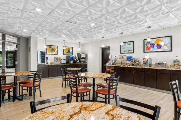 Best Western Knoxville Suites image 23